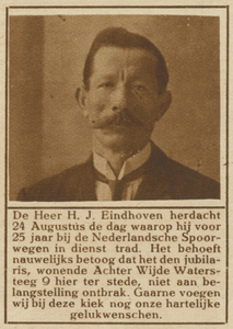 870719 Portret van H.J. van Eijndthoven (Wijde Watersteeg 9) te Utrecht, die 25 jaar in dienst is bij de Nederlandsche ...